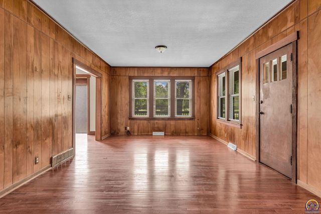 1830 NW Tyler ST, Topeka, KS 66608