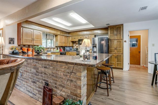 117 Cliffside Drive N, Burleson, TX 76028