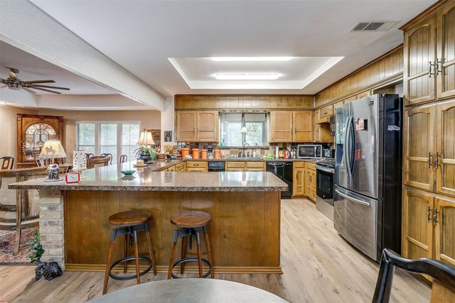 117 Cliffside Drive N, Burleson, TX 76028