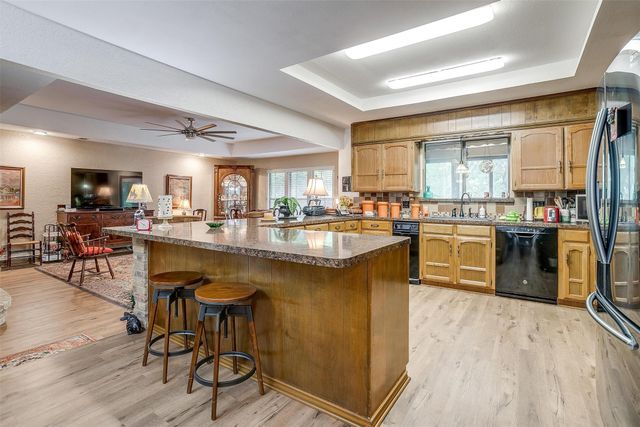 117 Cliffside Drive N, Burleson, TX 76028