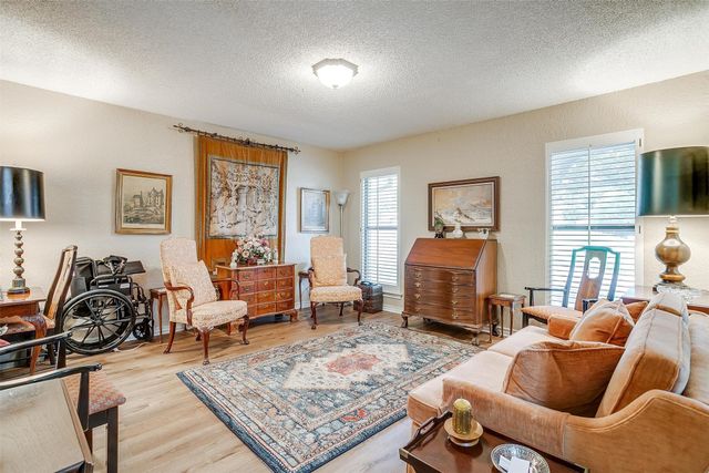 117 Cliffside Drive N, Burleson, TX 76028