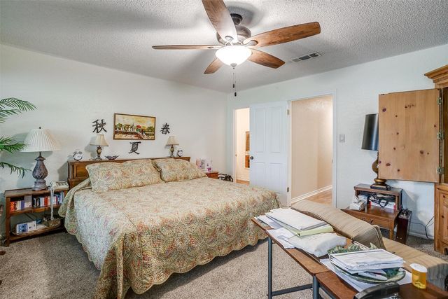 117 Cliffside Drive N, Burleson, TX 76028