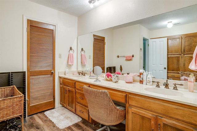 117 Cliffside Drive N, Burleson, TX 76028