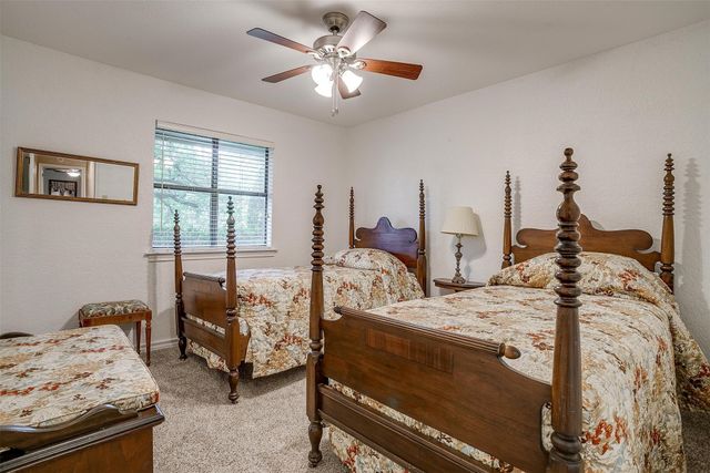 117 Cliffside Drive N, Burleson, TX 76028