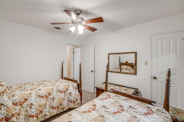 117 Cliffside Drive N, Burleson, TX 76028