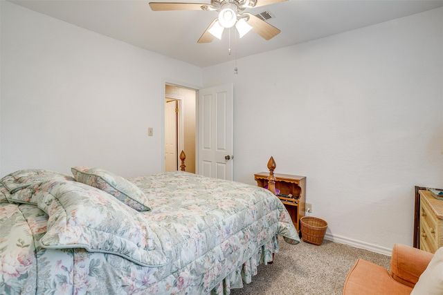 117 Cliffside Drive N, Burleson, TX 76028