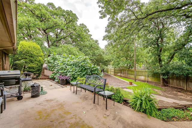 117 Cliffside Drive N, Burleson, TX 76028