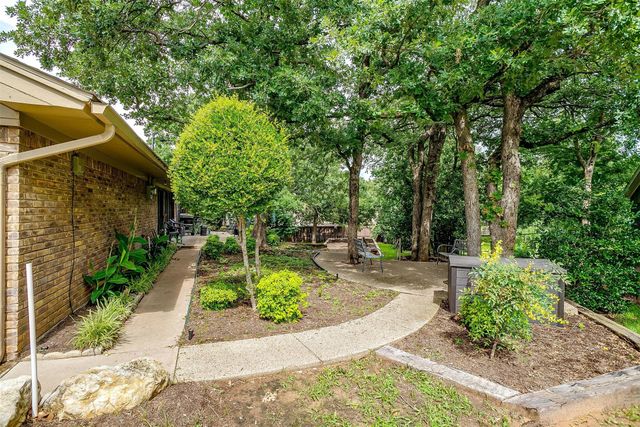 117 Cliffside Drive N, Burleson, TX 76028