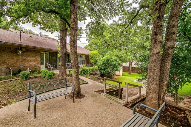 117 Cliffside Drive N, Burleson, TX 76028