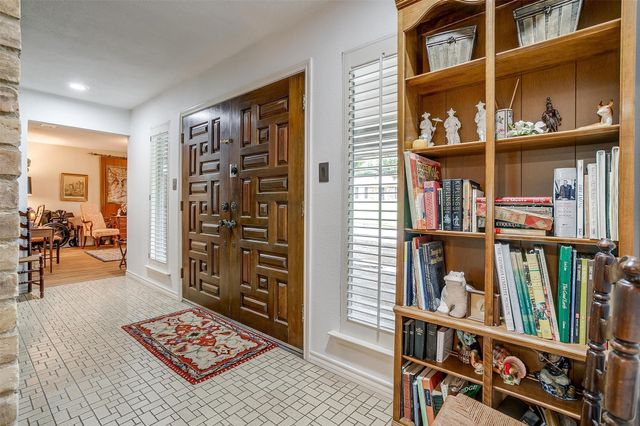 117 Cliffside Drive N, Burleson, TX 76028