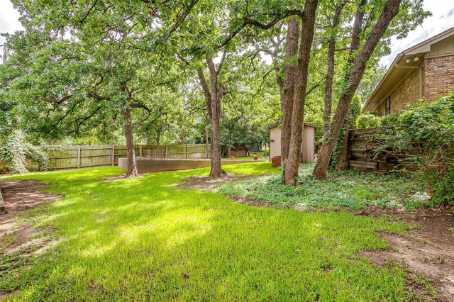 117 Cliffside Drive N, Burleson, TX 76028