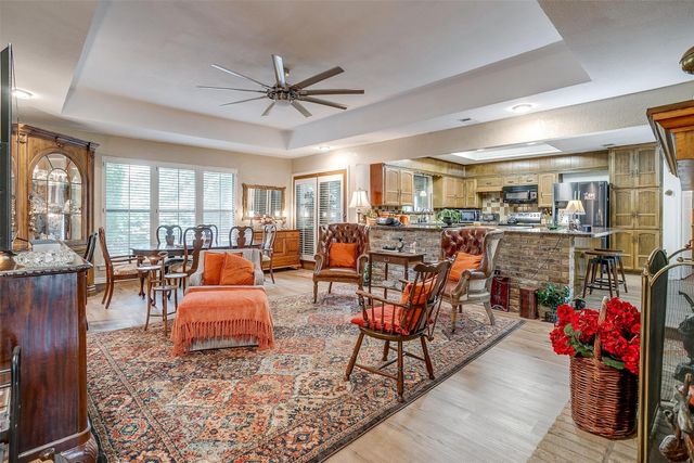 117 Cliffside Drive N, Burleson, TX 76028