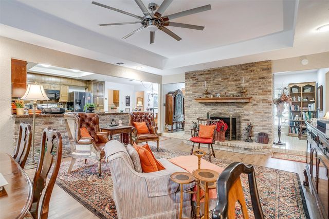 117 Cliffside Drive N, Burleson, TX 76028