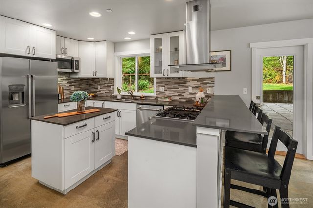 27820 140th Avenue SW, Vashon, WA 98070