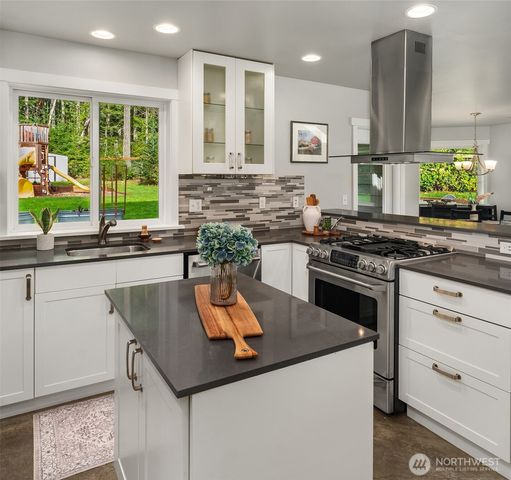 27820 140th Avenue SW, Vashon, WA 98070