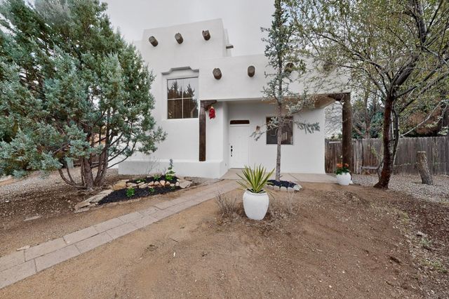 4352 Sierra Blanca, Santa Fe, NM 87507