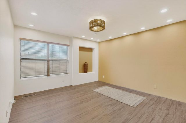 4352 Sierra Blanca, Santa Fe, NM 87507