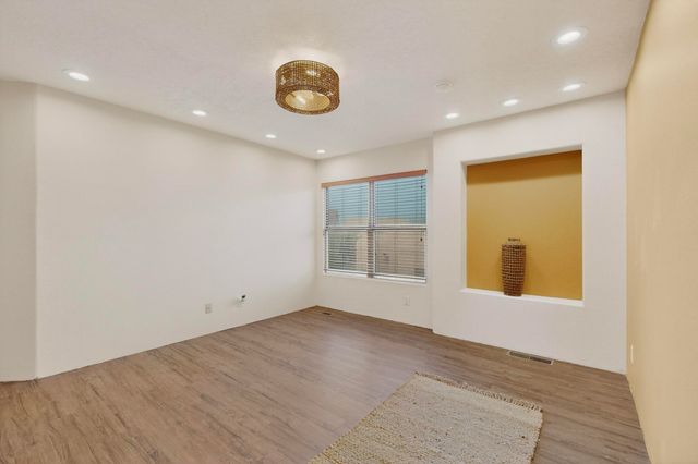 4352 Sierra Blanca, Santa Fe, NM 87507