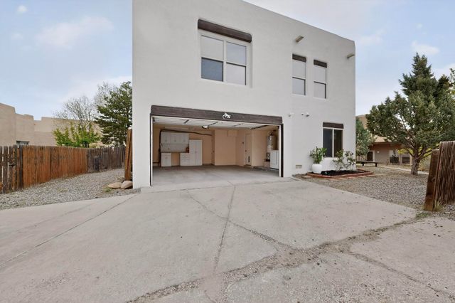 4352 Sierra Blanca, Santa Fe, NM 87507