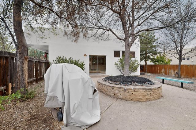 4352 Sierra Blanca, Santa Fe, NM 87507