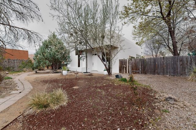 4352 Sierra Blanca, Santa Fe, NM 87507