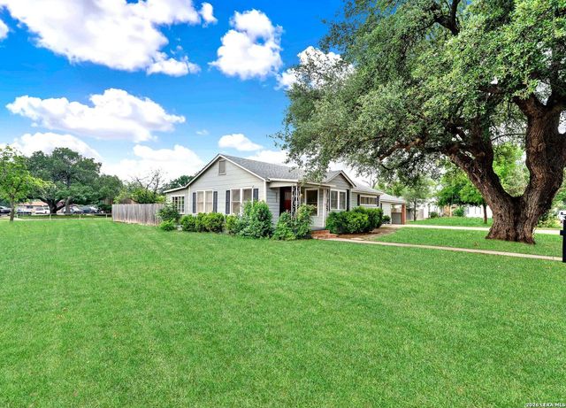 801 26TH ST, Hondo, TX 78861