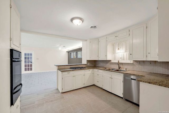 801 26TH ST, Hondo, TX 78861