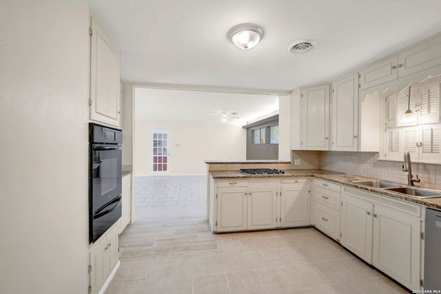 801 26TH ST, Hondo, TX 78861