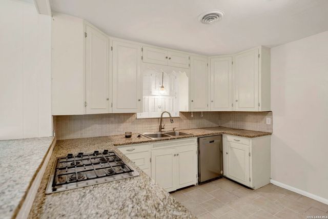 801 26TH ST, Hondo, TX 78861
