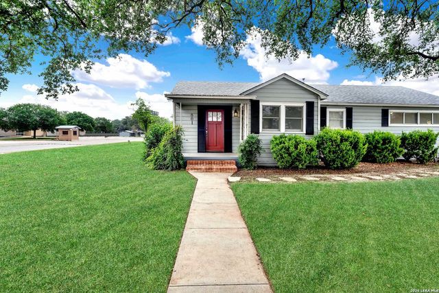 801 26TH ST, Hondo, TX 78861
