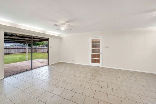 801 26TH ST, Hondo, TX 78861