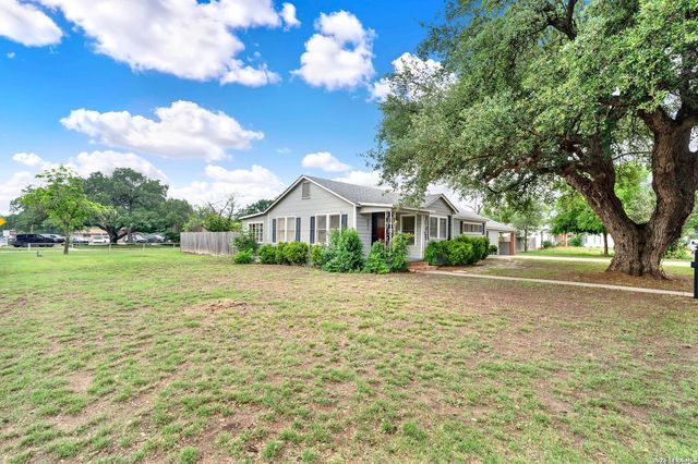 801 26TH ST, Hondo, TX 78861