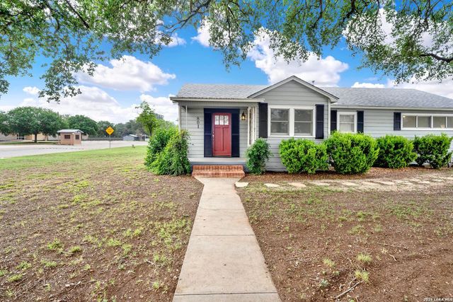 801 26TH ST, Hondo, TX 78861