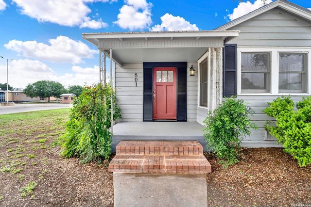 801 26TH ST, Hondo, TX 78861