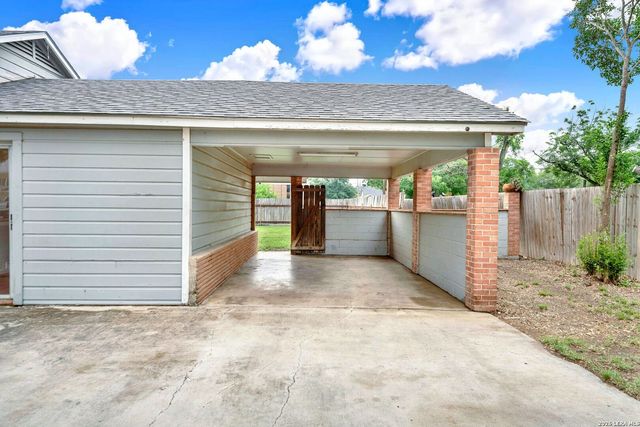801 26TH ST, Hondo, TX 78861