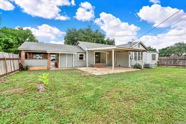 801 26TH ST, Hondo, TX 78861