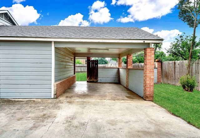 801 26TH ST, Hondo, TX 78861
