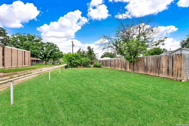 801 26TH ST, Hondo, TX 78861
