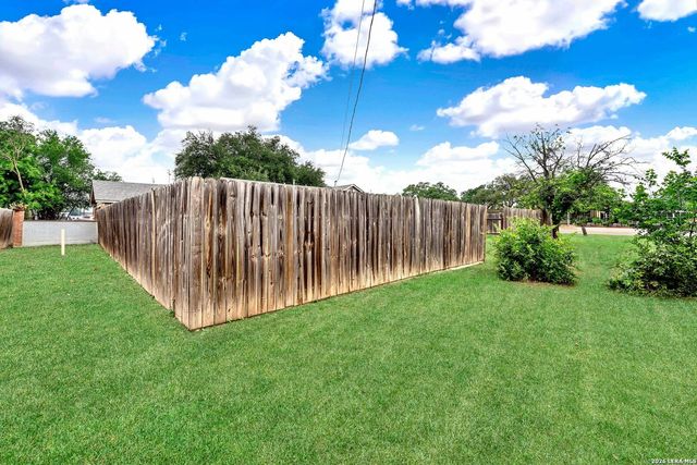 801 26TH ST, Hondo, TX 78861