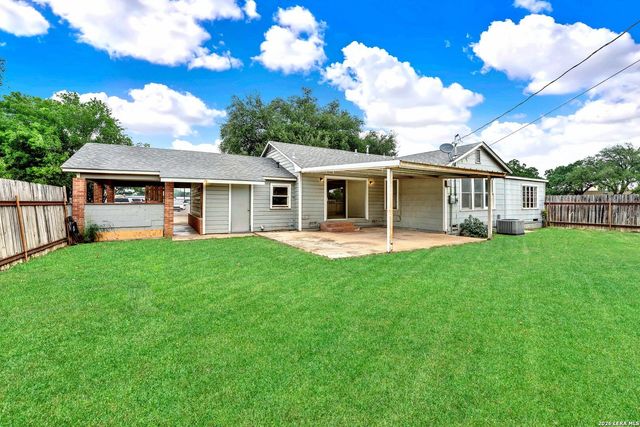 801 26TH ST, Hondo, TX 78861