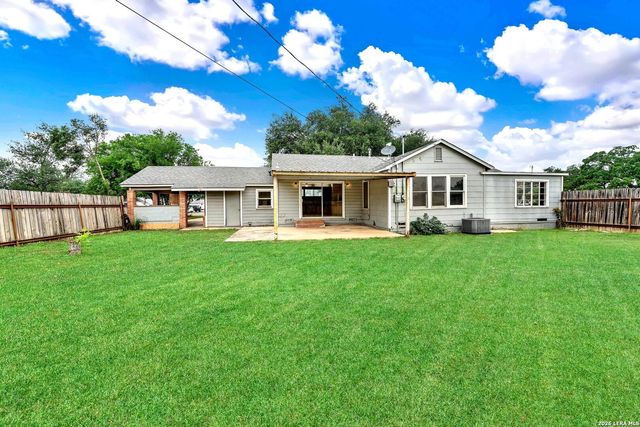 801 26TH ST, Hondo, TX 78861