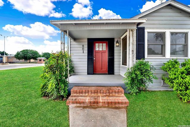 801 26TH ST, Hondo, TX 78861