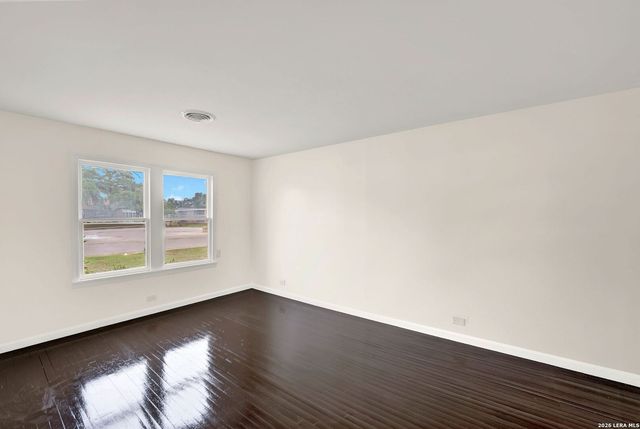 801 26TH ST, Hondo, TX 78861
