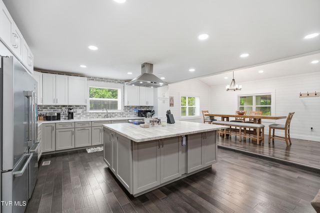2425 Seminary Church Loop, Big Stone Gap, VA 24219