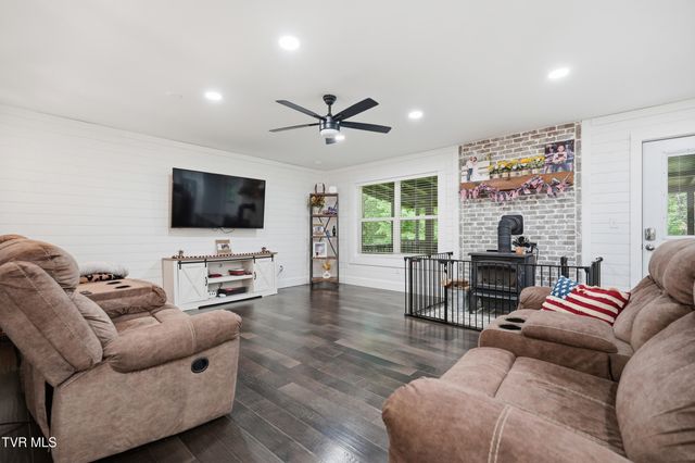 2425 Seminary Church Loop, Big Stone Gap, VA 24219