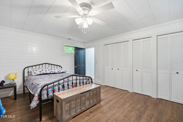 2425 Seminary Church Loop, Big Stone Gap, VA 24219
