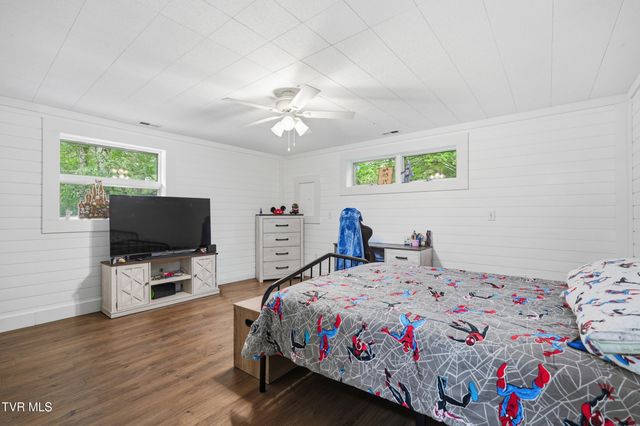 2425 Seminary Church Loop, Big Stone Gap, VA 24219