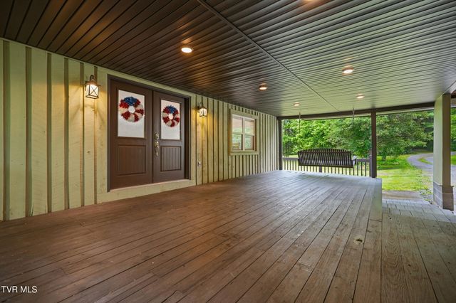 2425 Seminary Church Loop, Big Stone Gap, VA 24219