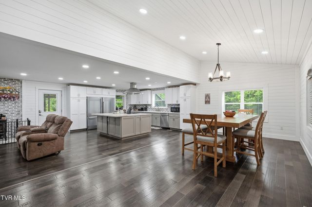 2425 Seminary Church Loop, Big Stone Gap, VA 24219