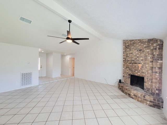 10102 Park Lane, La Porte, TX 77571